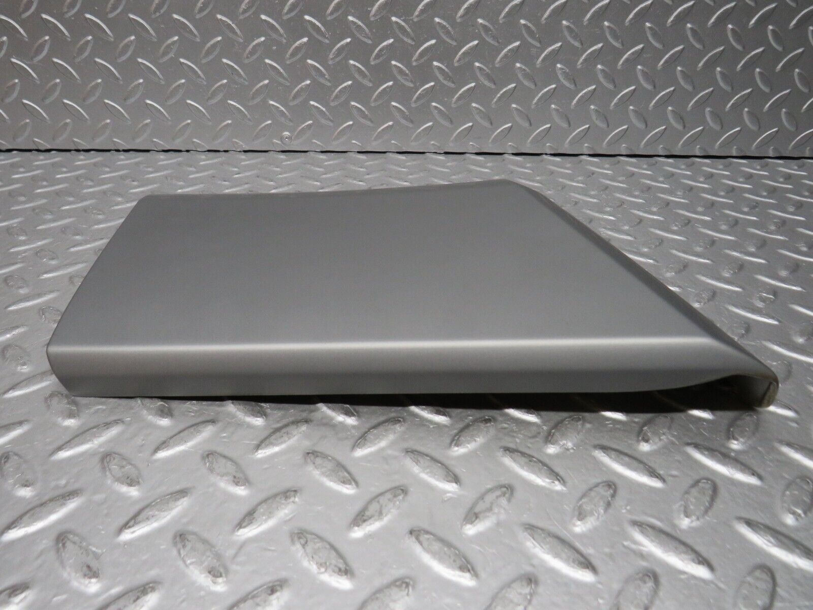 31651 Mercedes-Benz W201 190LE 1.8L Front Left Fender Wing Moulding Trim 2016905340