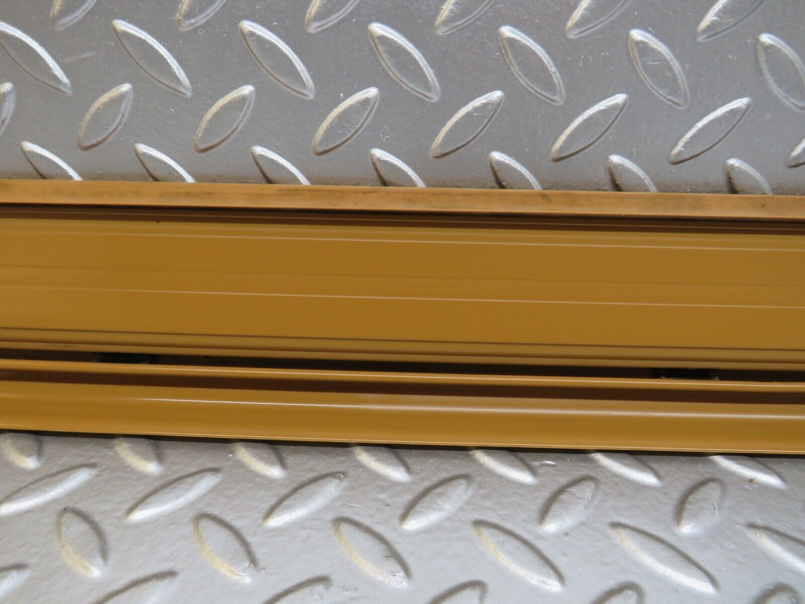 25434 Mercedes-Benz W123 200 Front Right Door Sill