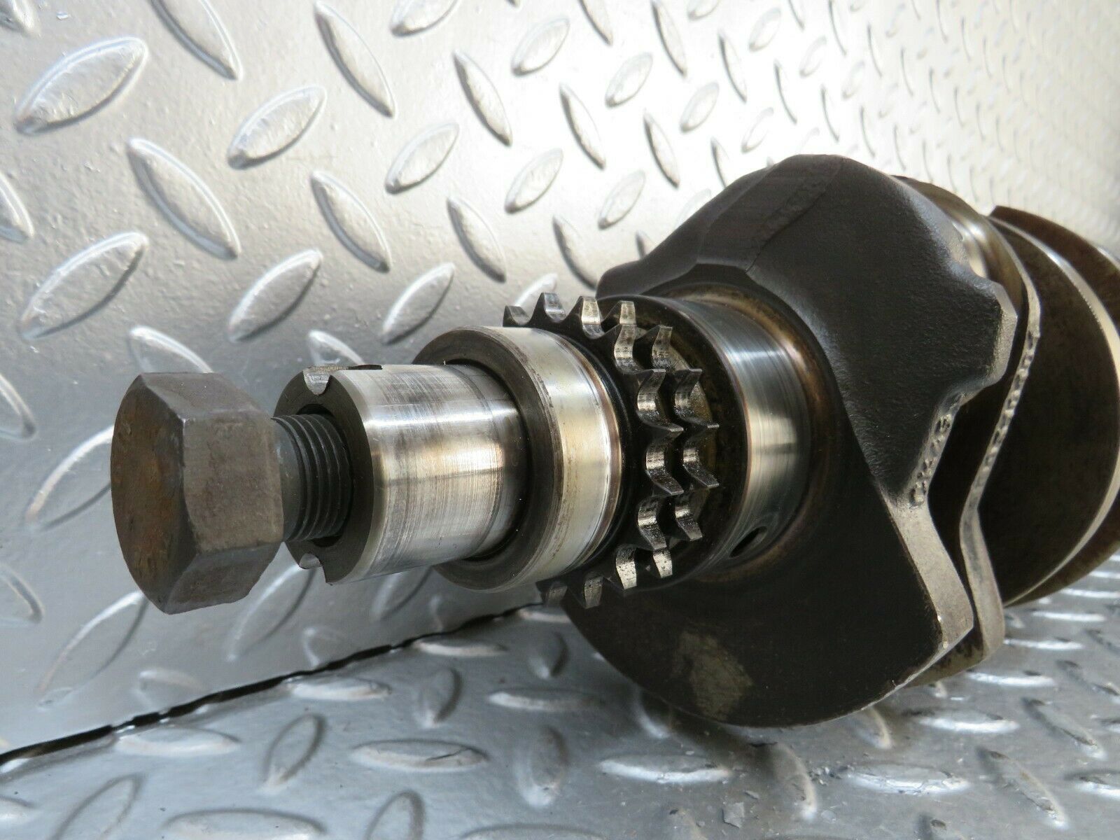 23678 Mercedes-Benz W114 280E Crankshaft 1100310101