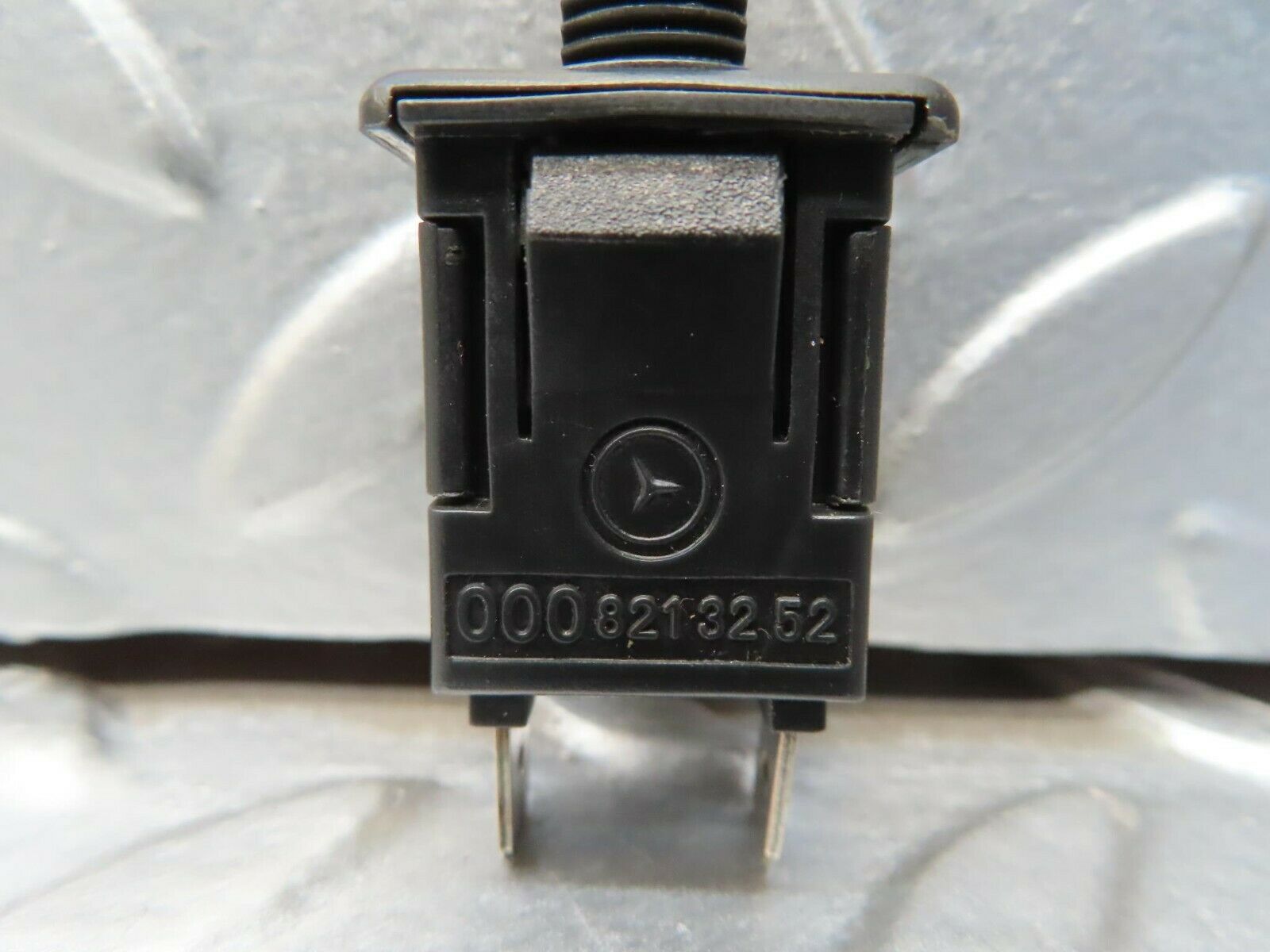 15495 Mercedes-Benz W123 230E Glove Box Light Switch 0008213252