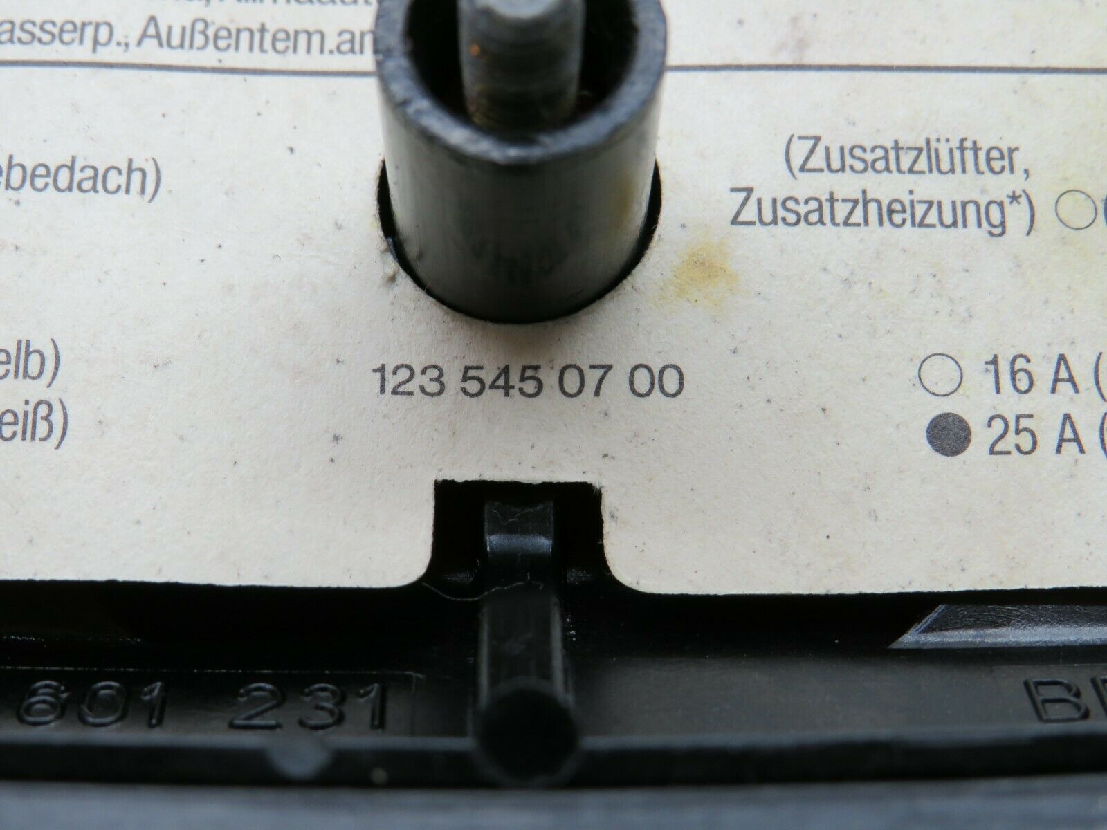 24035 Mercedes-Benz W123 280E Fuse Box Cover Lid 1235400082 1235450700