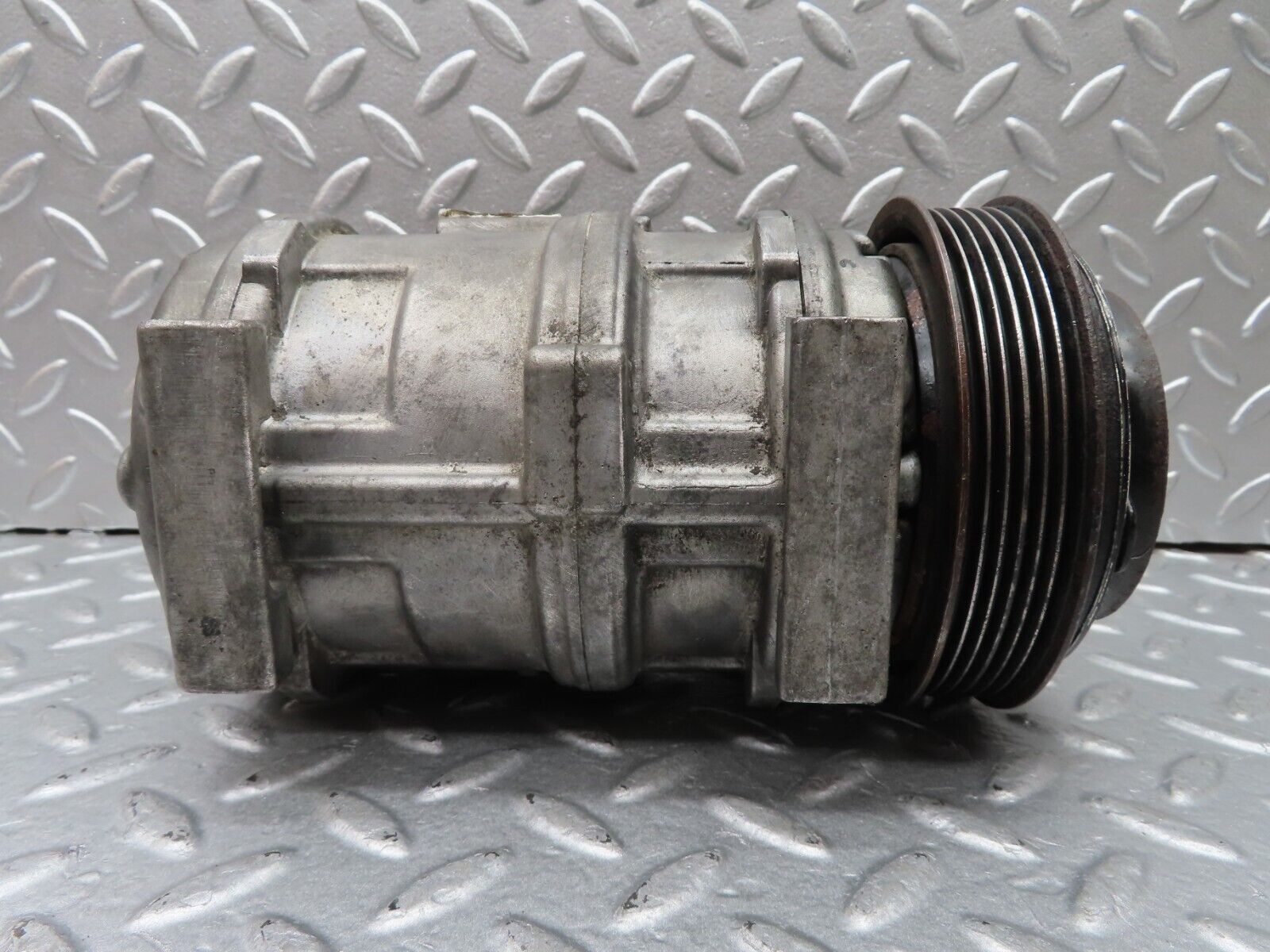 35931 Mercedes-Benz R129 300SL Coupe Air Conditioning Compressor 0002340111