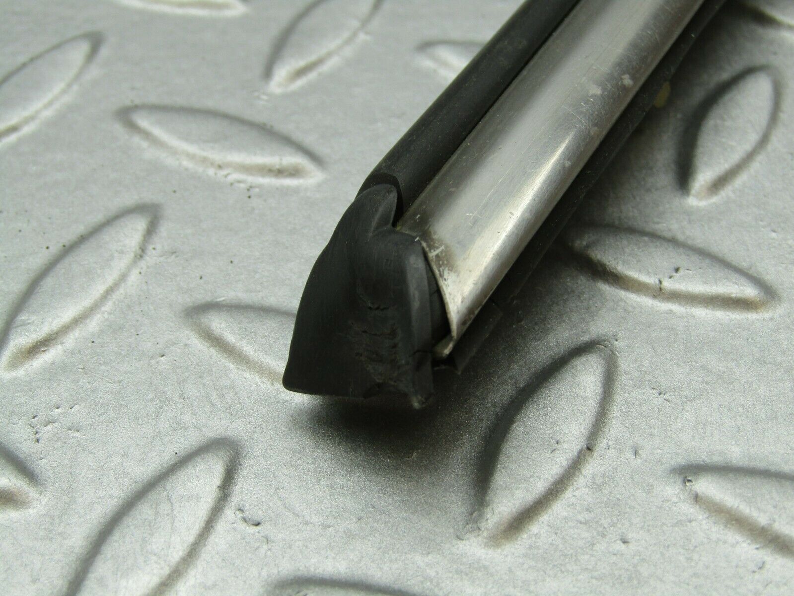 3337 Mercedes-Benz W115 220D Centre Door Chrome Trim Rear Right