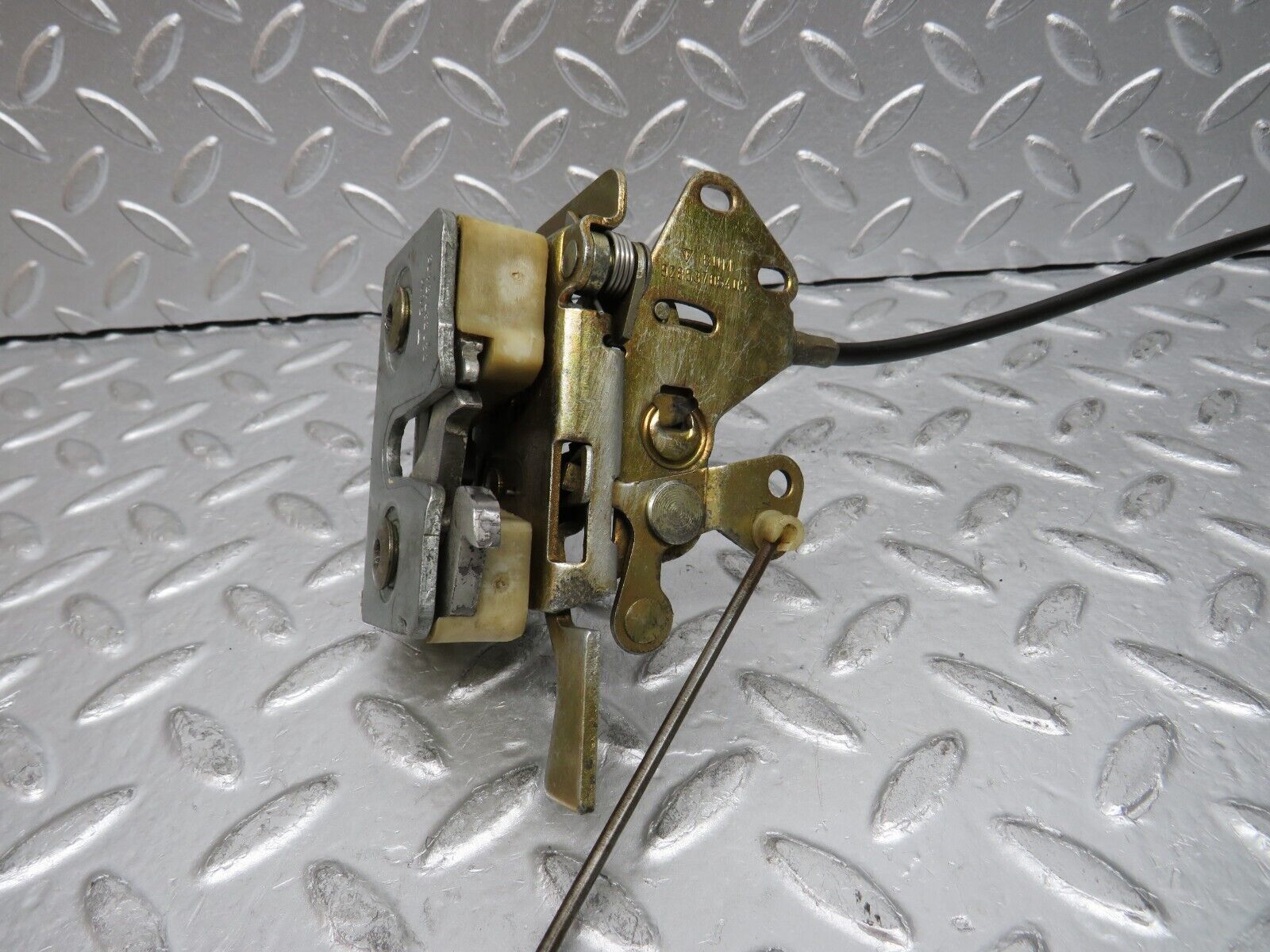 30102 Porsche 924 Right Door Lock Mechanism 92853705405 92853715403