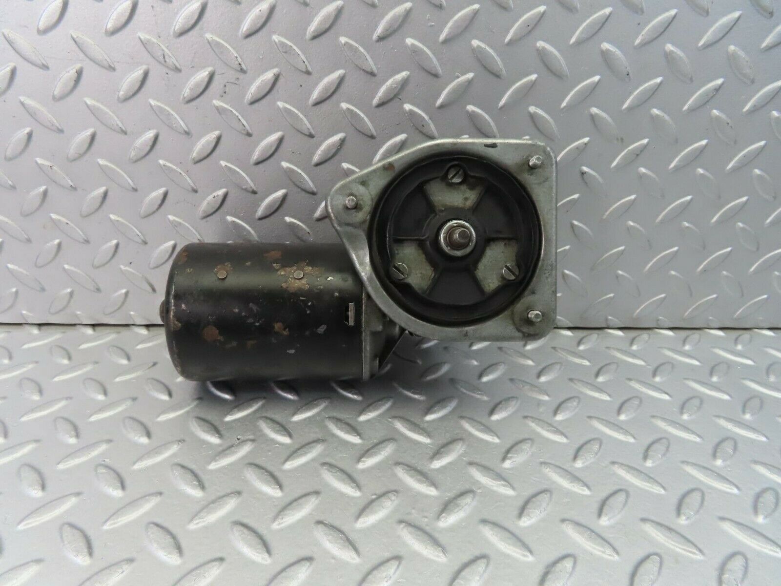 8907 Mercedes-Benz W108 Wiper Motor Bosch 0390446050