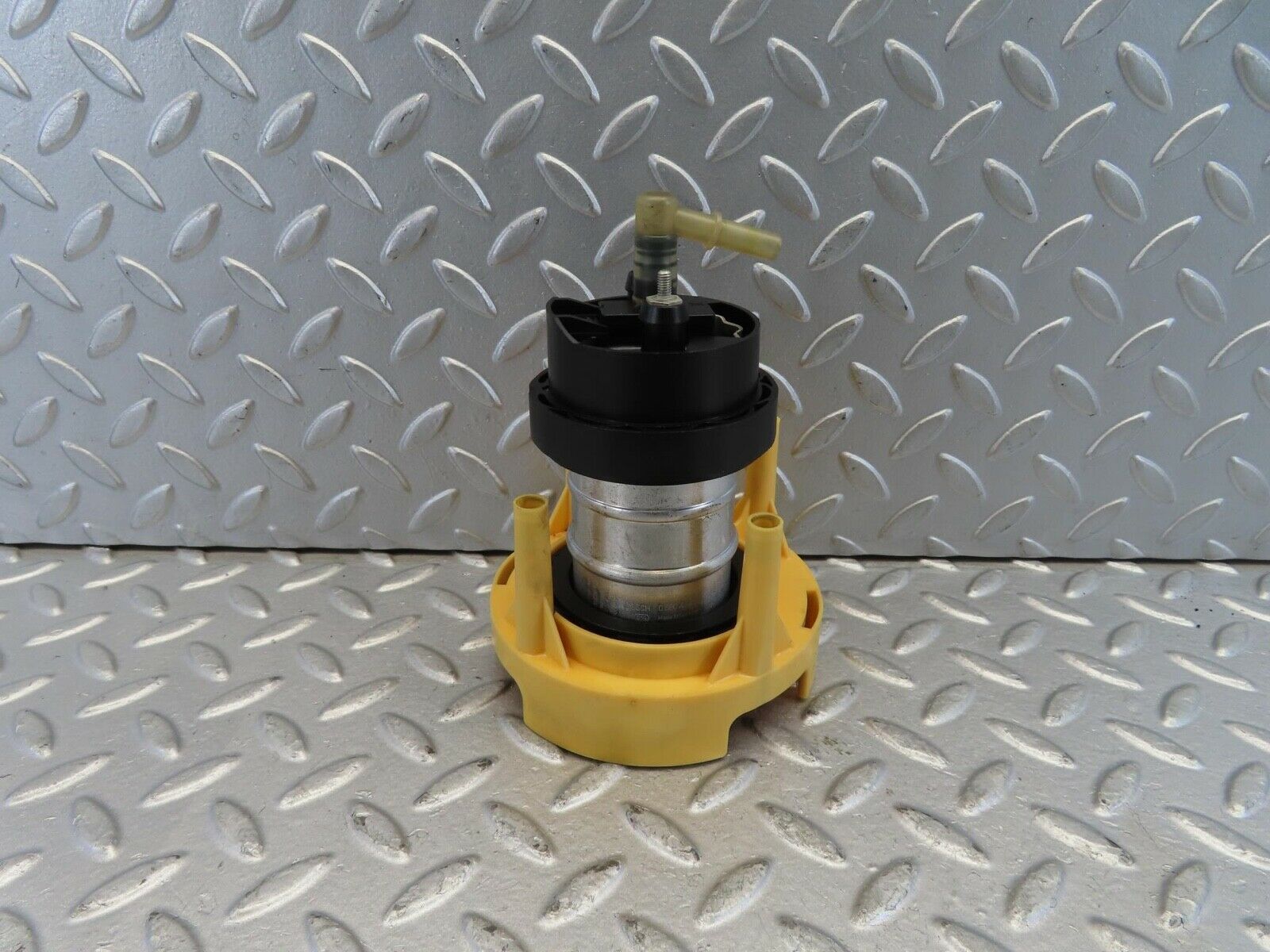 11250 Mercedes-Benz W221 S320 Fuel Pump Bosch 0580464107