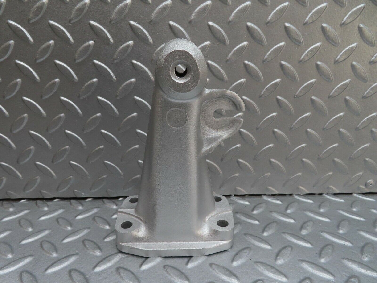 15974 Mercedes-Benz W123 280E Engine Mount Bracket Left Side 1232230204