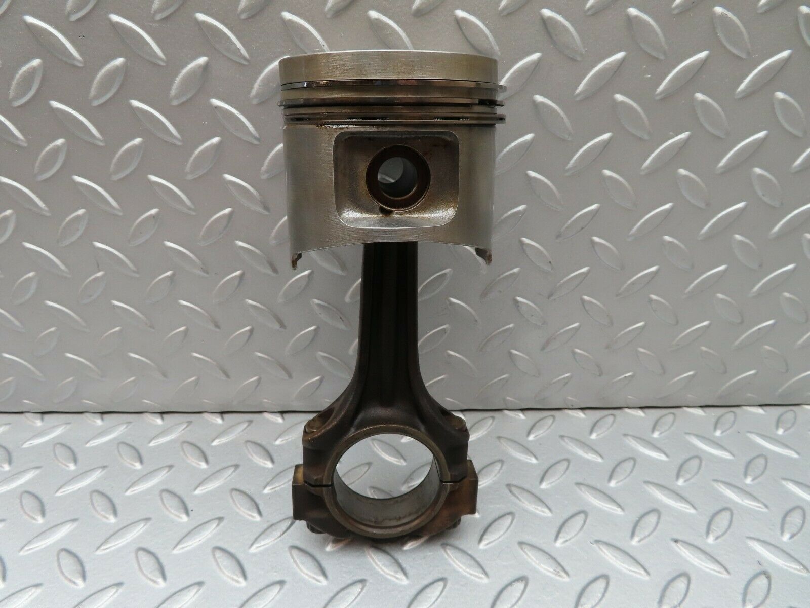 3949 Mercedes-Benz S123 200T Wagon Piston With Connecting Rod 88.975 mm