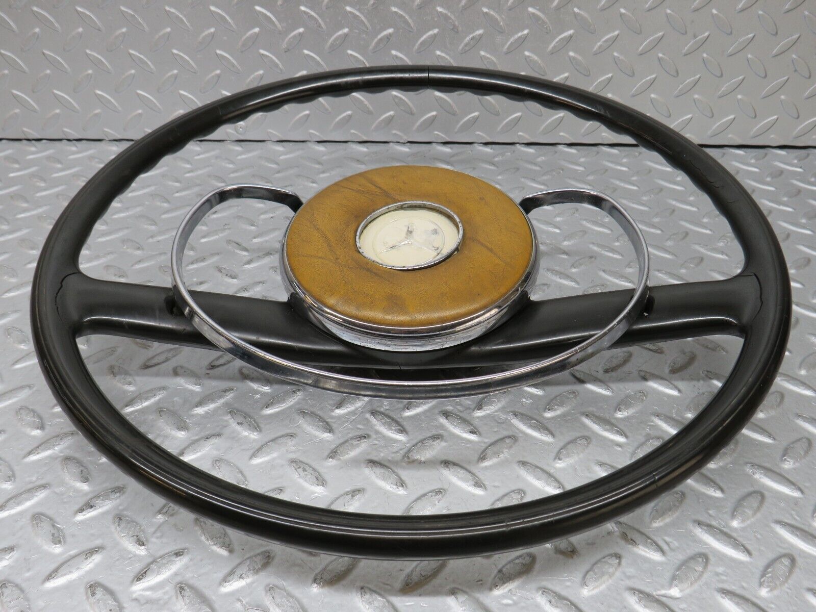 35679 Mercedes-Benz W108 Steering Wheel