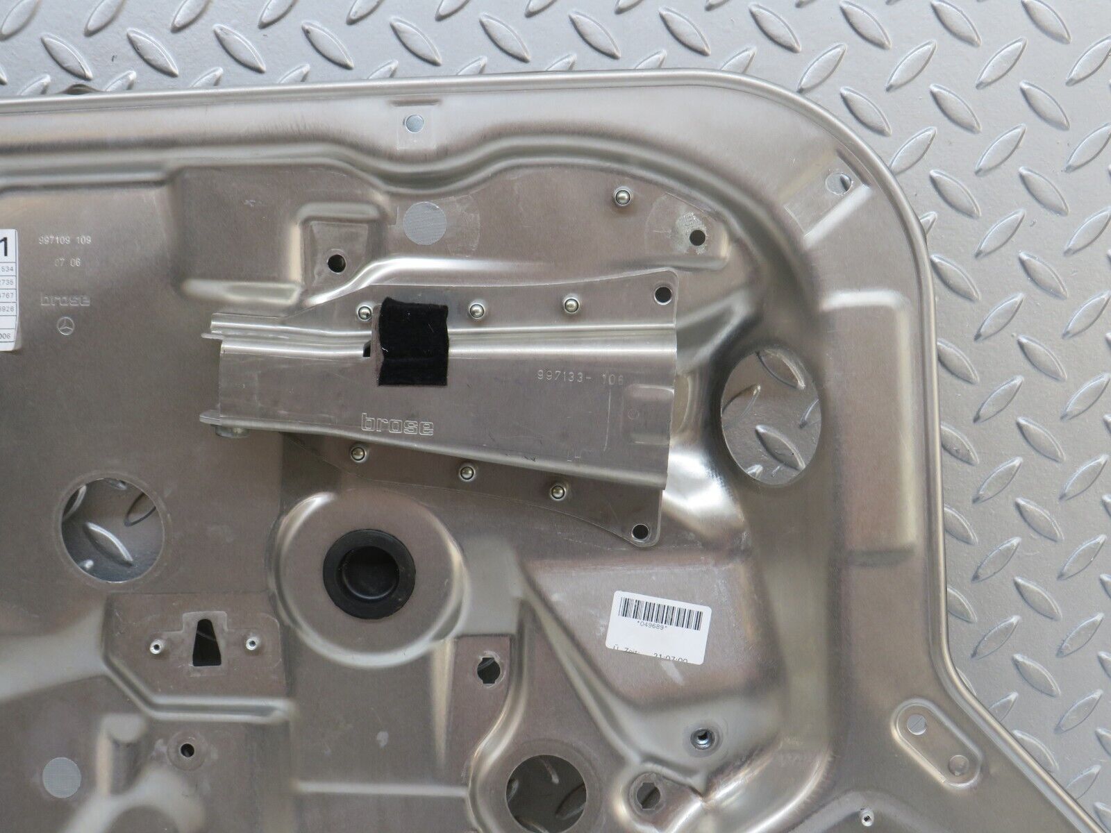 35107 Mercedes-Benz W221 Rear Left Window Regulator Support Panel