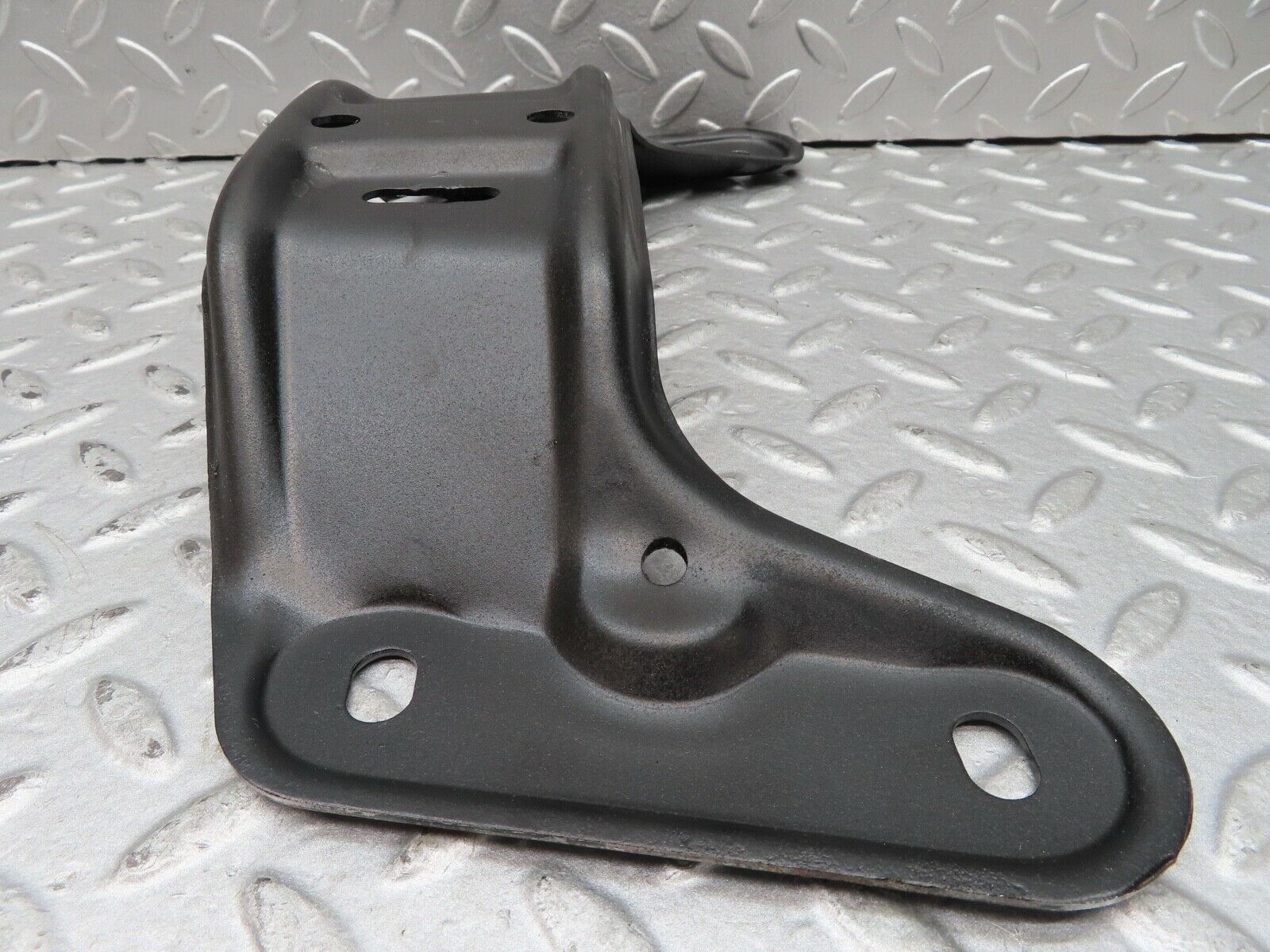 16828 Mercedes-Benz C123 280CE Coupe Gearbox Mount Bracket
