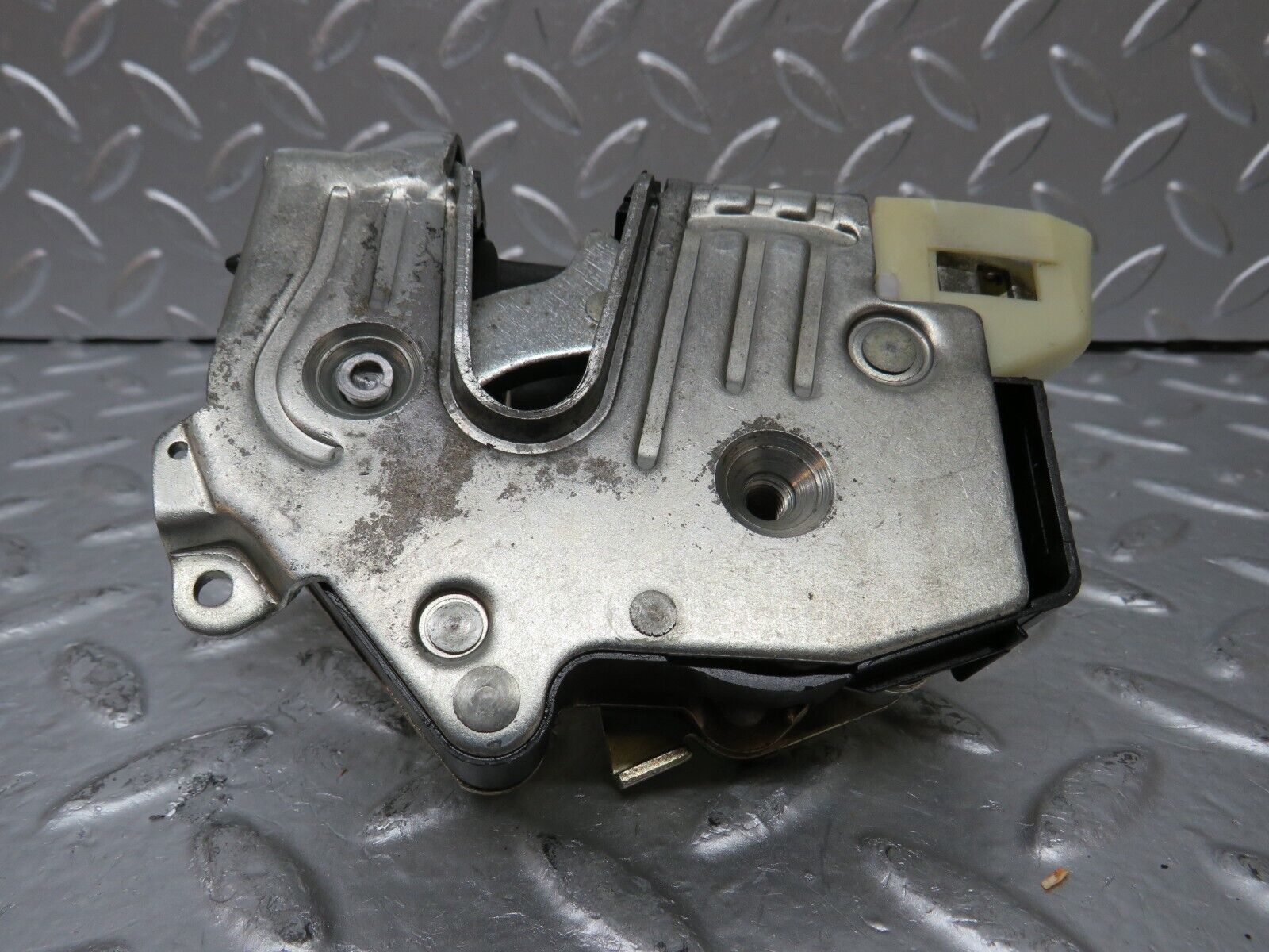 25869 Mercedes-Benz W124 280E Rear Right Door Lock Mechanism