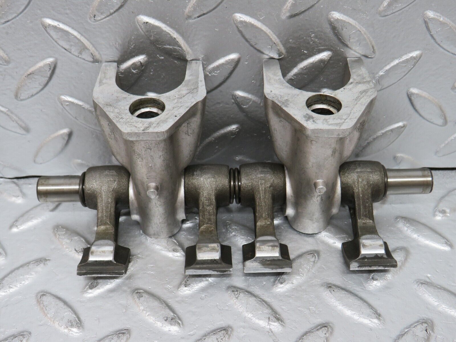 0871 Mercedes-Benz W123 240D Camshaft Rocker Arms 6160550010