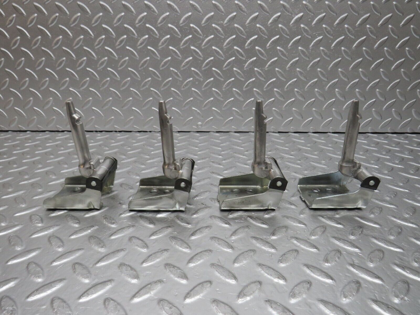 31363 Mercedes-Benz S124 220TE Wagon Rear Seat Hinge Set