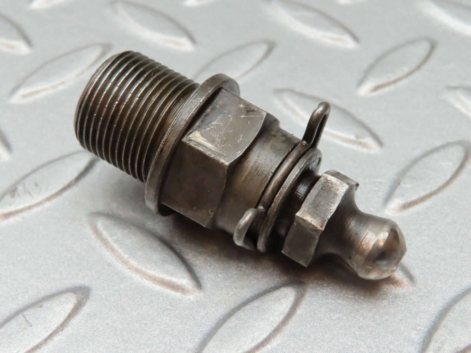 3544 Mercedes-Benz W108 280SE Ball Studs For Rocker Arm Mounting (Timing)