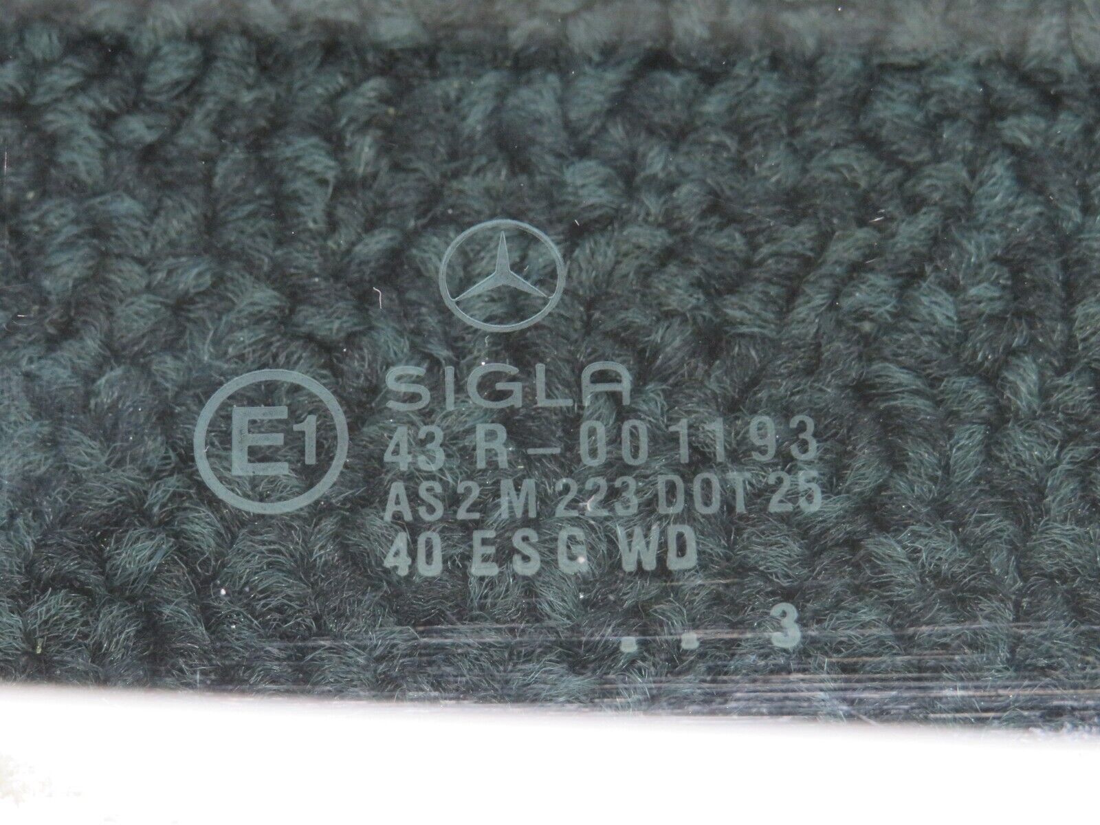 31477 Mercedes-Benz S124 220TE Wagon Rear Right Door Window Glass