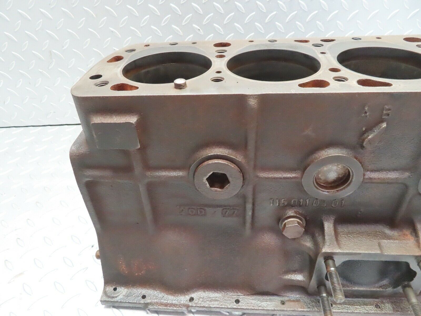 18164 Mercedes-Benz W123 200 Engine Block 1150110301 M115.938