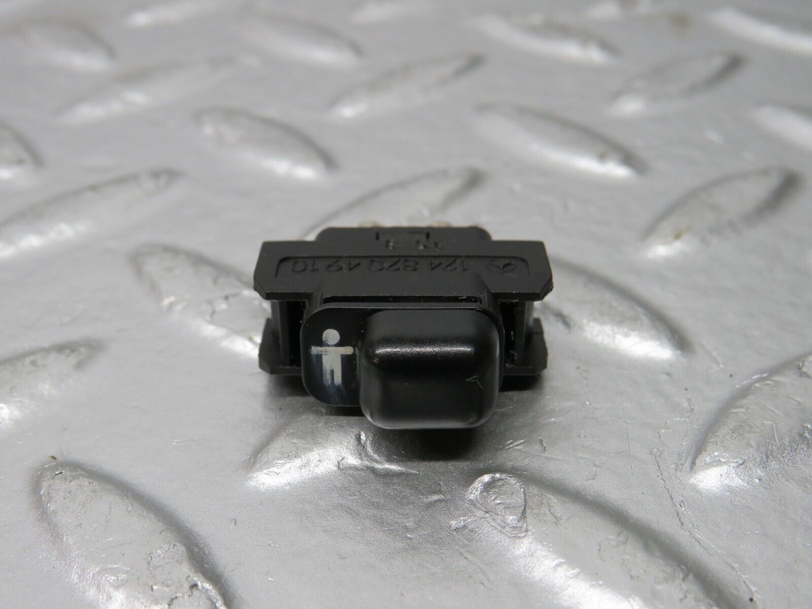 31620 Mercedes-Benz W201 190LE 1.8L Child Lock Control Switch1248204910