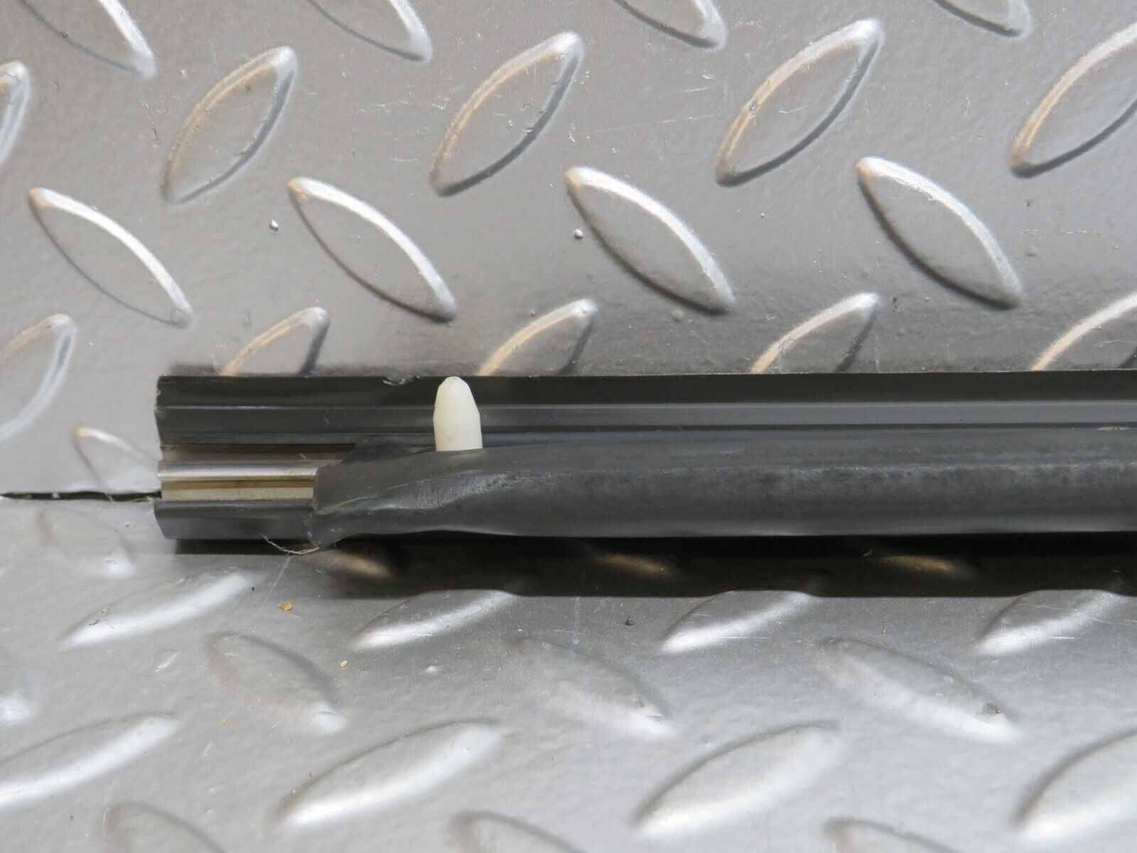 32590 Mercedes-Benz S124 300TE Wagon Door Lower Sealing Rubber Trim Right