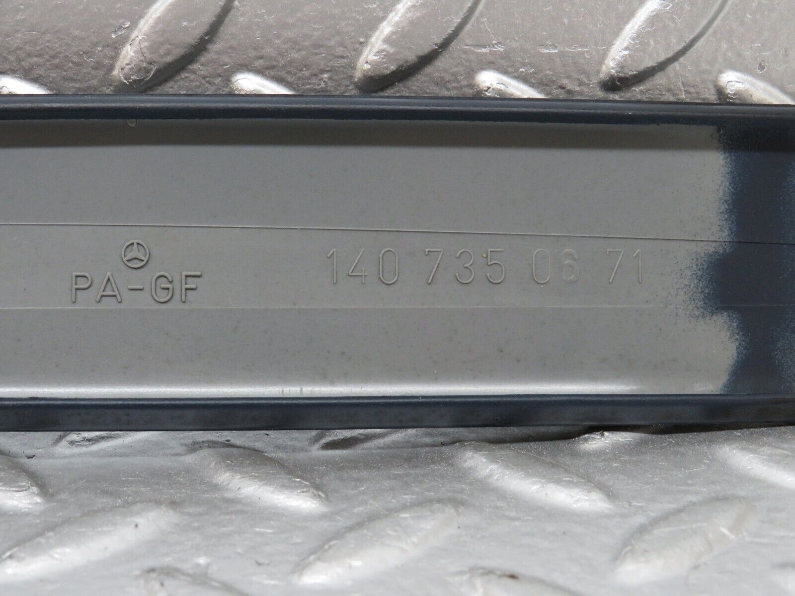 24995 Mercedes-Benz W140 S320 Rear Right Quarter Window Channel Inner Cover