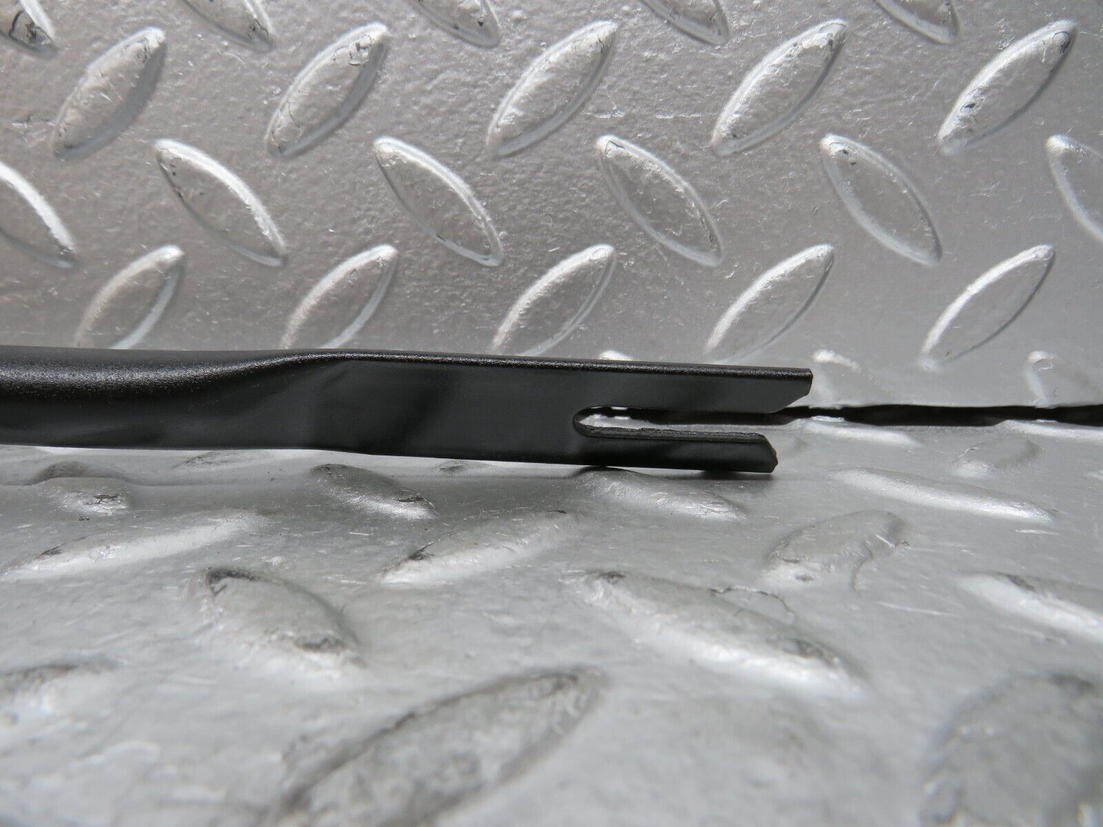 28179 Mercedes-Benz W123 280E Horn Bracket Horn Holder