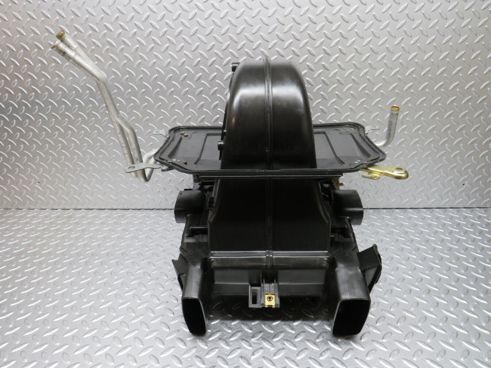 34235 Mercedes-Benz W124 260E Heater Box Blower Housing Behr 91.573.12.027