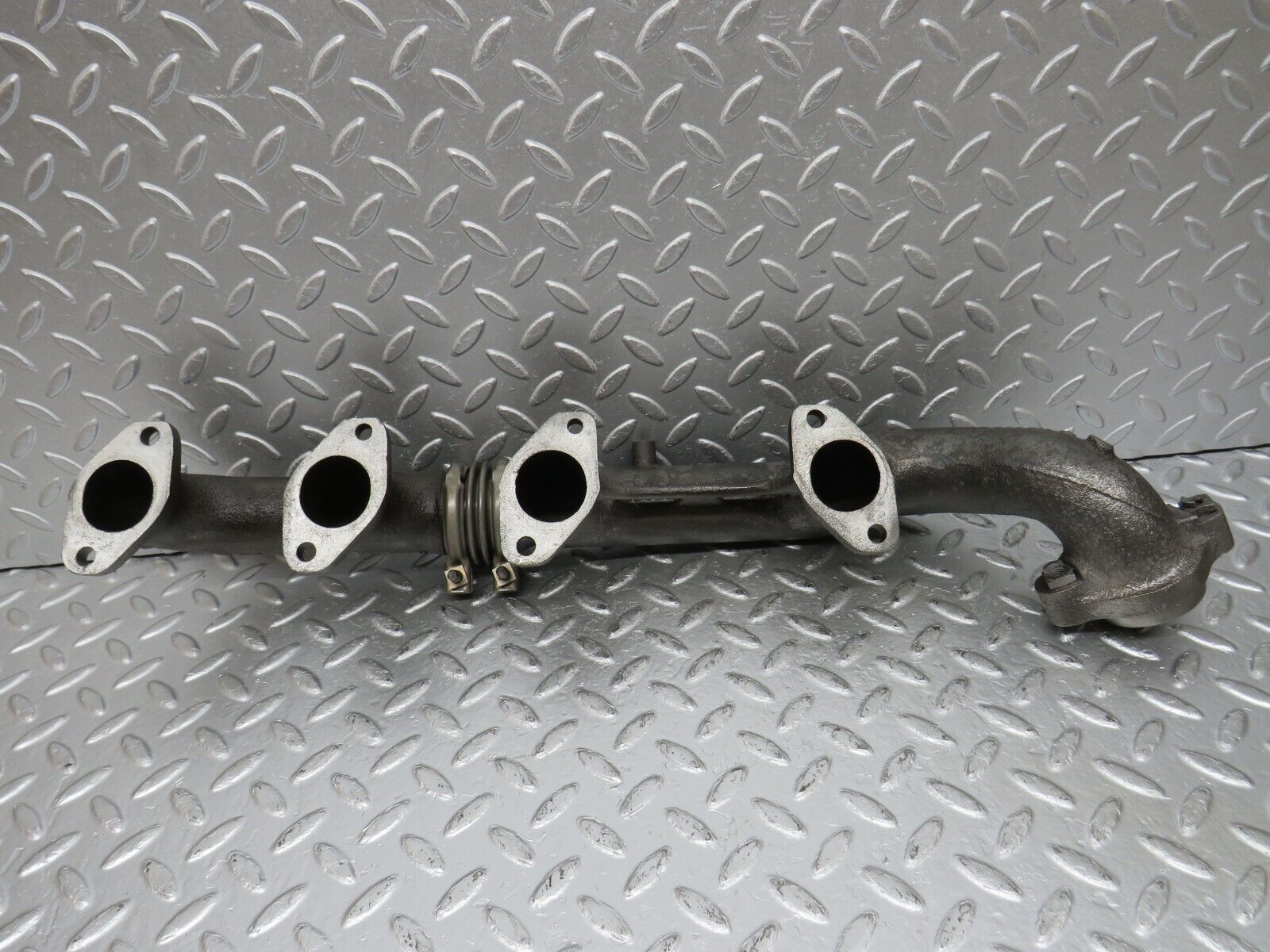 33115 Mercedes-Benz W126 380 V8 Exhaust Manifold Right 1161422402 1161420602