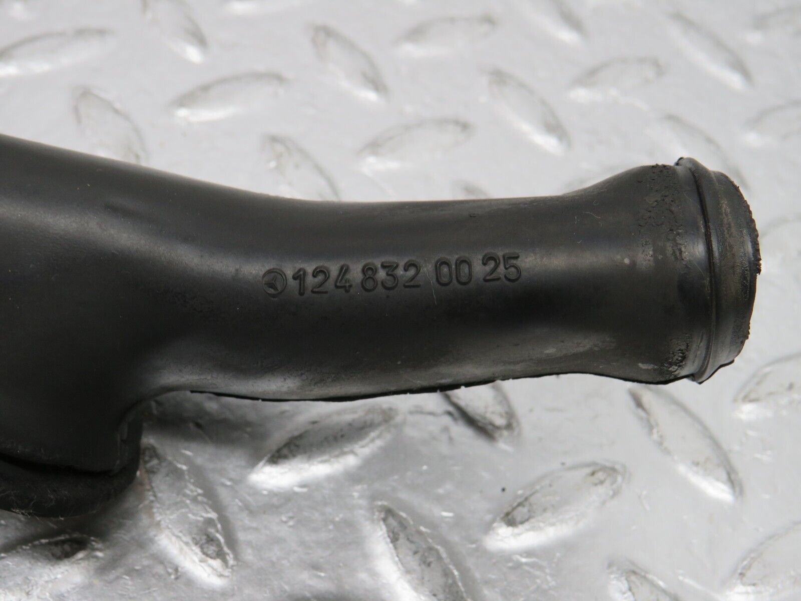 32614 Mercedes-Benz S124 300TE Wagon Heater Water Drain 1248320025