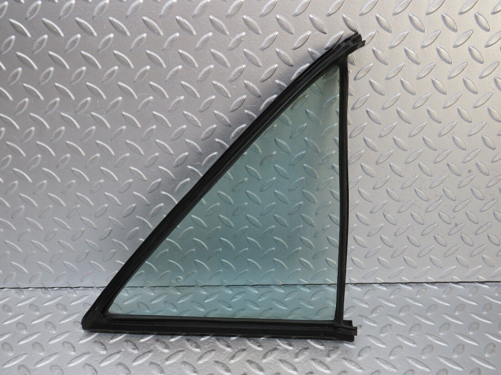 36063 Mercedes-Benz W126 420SE Rear Left Quarter Window 1267350124