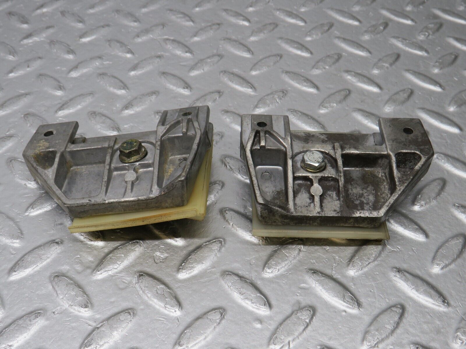 38355 Mercedes-Benz R129 280SL Coupe Door Window Guide Bracket 1247250132 1247250232