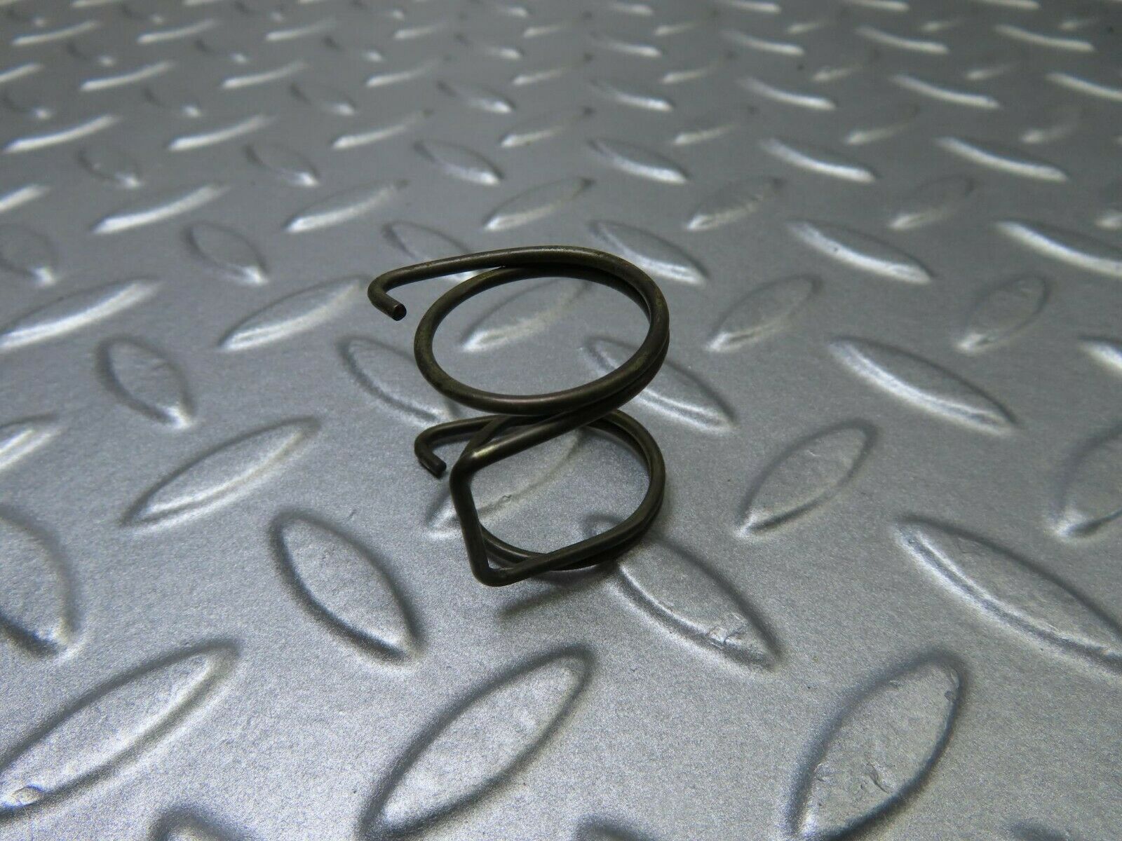 9132 Mercedes-Benz W108 Valve Rocker Arm With Retaining Spring