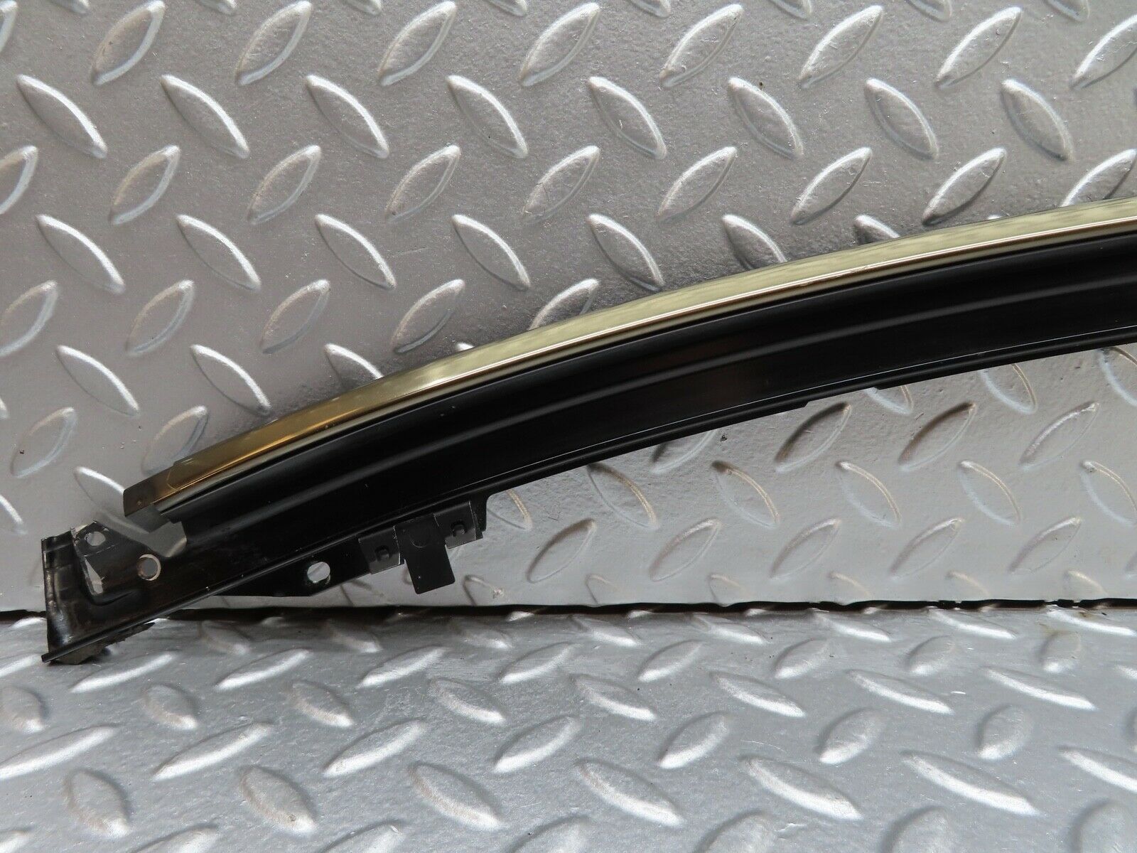 19924 Mercedes-Benz R129 300SL Coupe Front Windscreen Top Chrome Trim