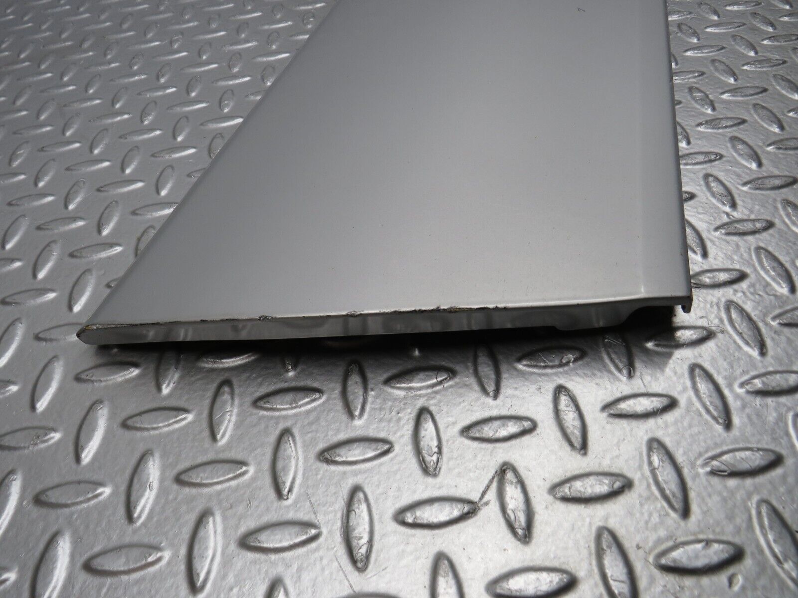 39381 Mercedes-Benz R129 320SL Coupe Right Door Lower Moulding Trim 1296902240