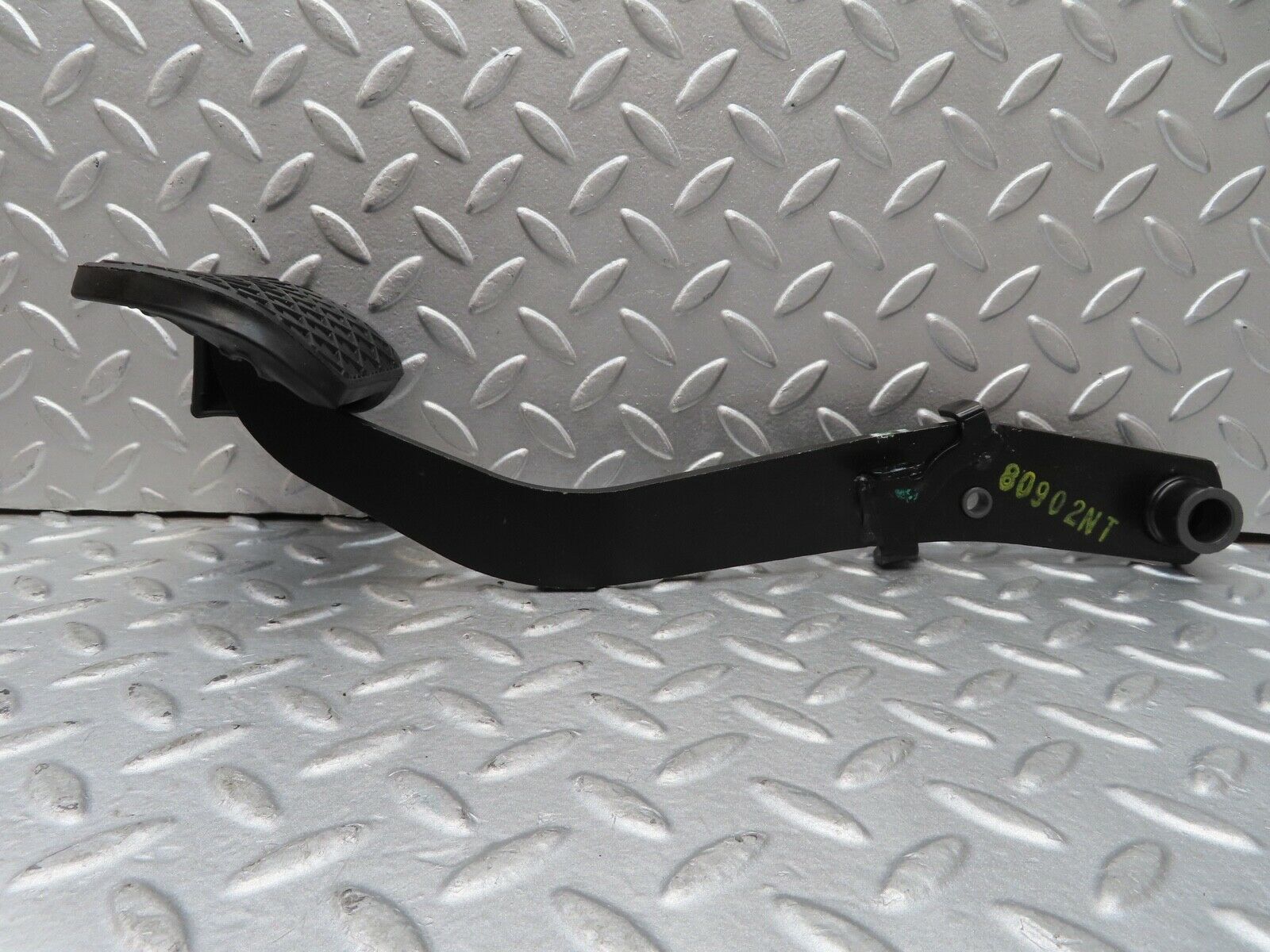 17250 Mercedes-Benz R129 300SL Coupe Brake Pedal With Rubber 1232910082