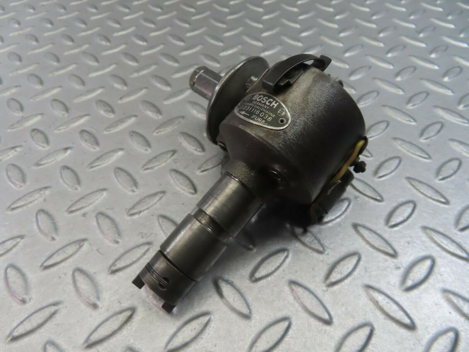 8383 Mercedes-Benz W105 Ignition Distributor 0231116038