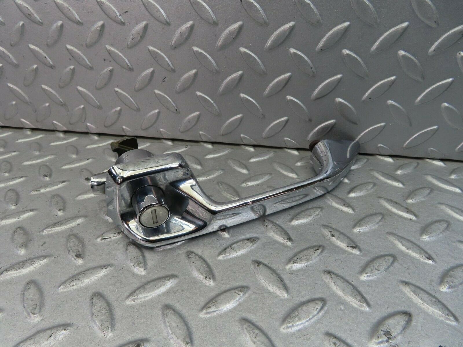 8791 Mercedes-Benz W108 Chrome Door Handle Front Left No Key 1087661301