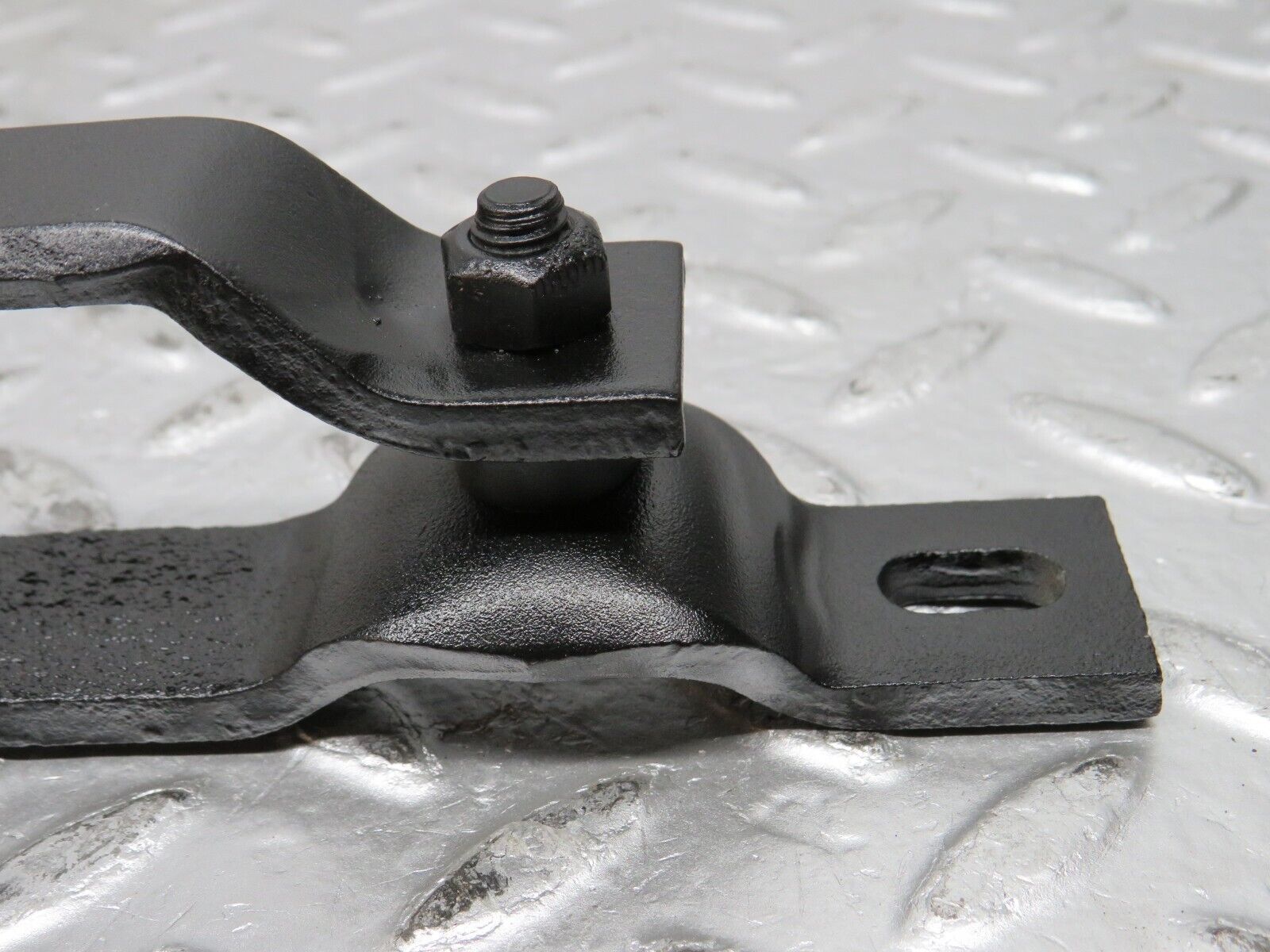 31994 Mercedes-Benz W123 230E Engine Mount Bracket Front