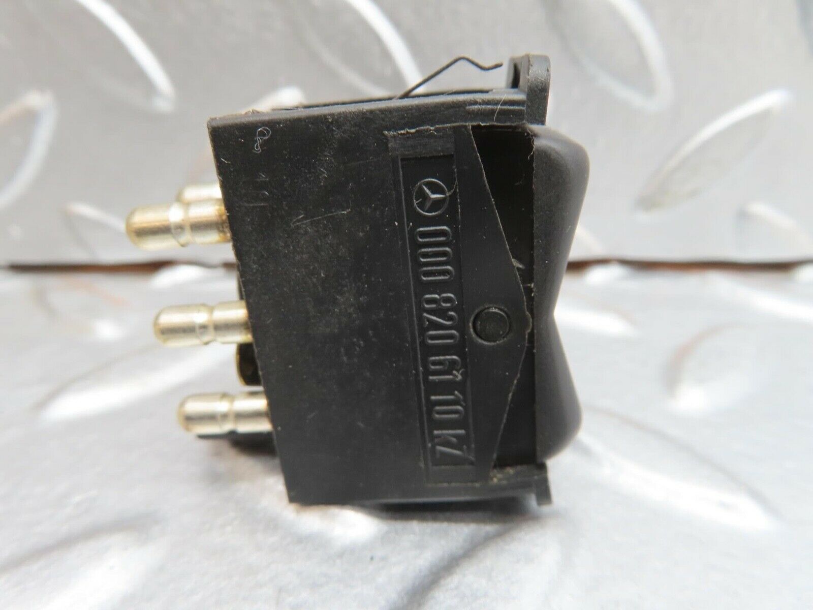 13671 Mercedes-Benz W123 200 Rear Windscreen Defroster Switch 0008206110