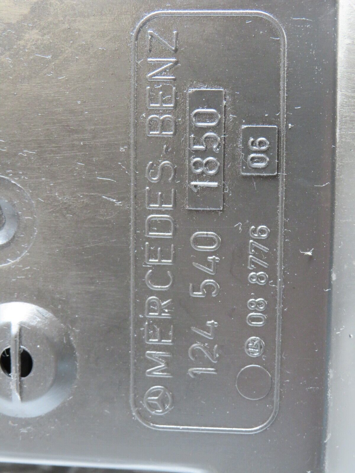 26010 Mercedes-Benz W124 280E Fuse Box 1245401850 1245400282