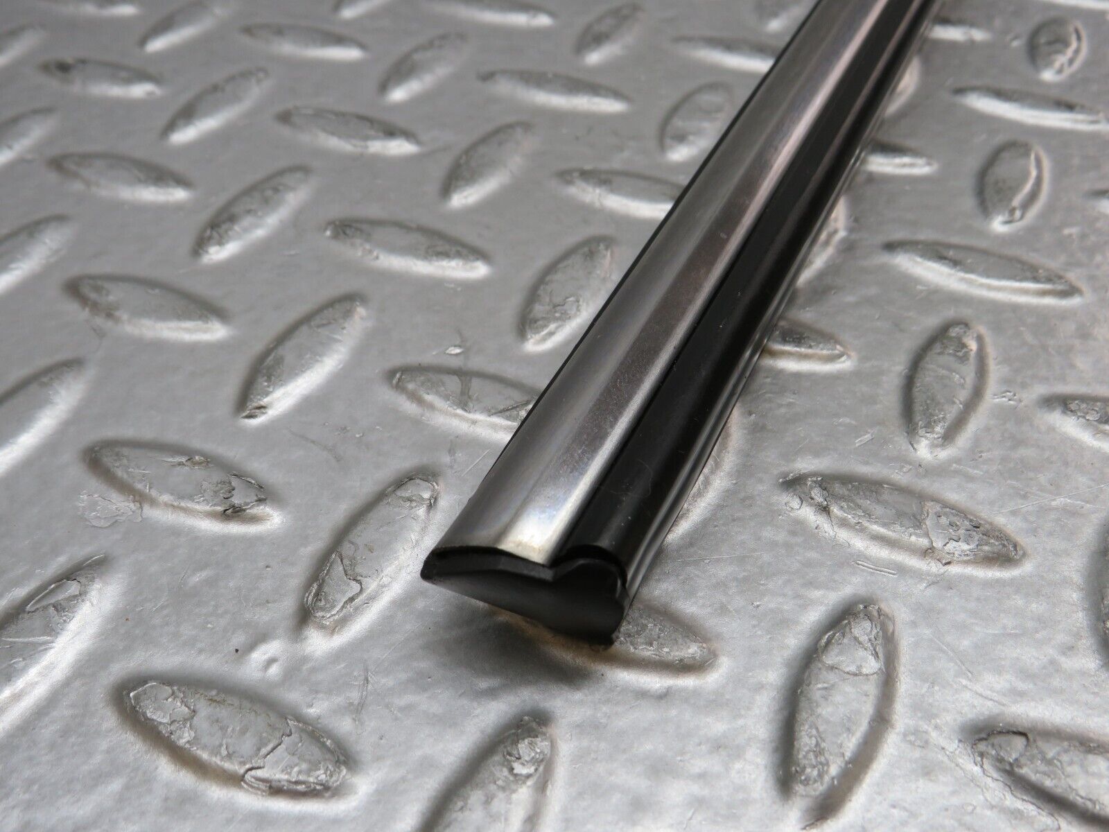37310 Mercedes-Benz W109 300SEL Rear Right Door Centre Moulding Trim