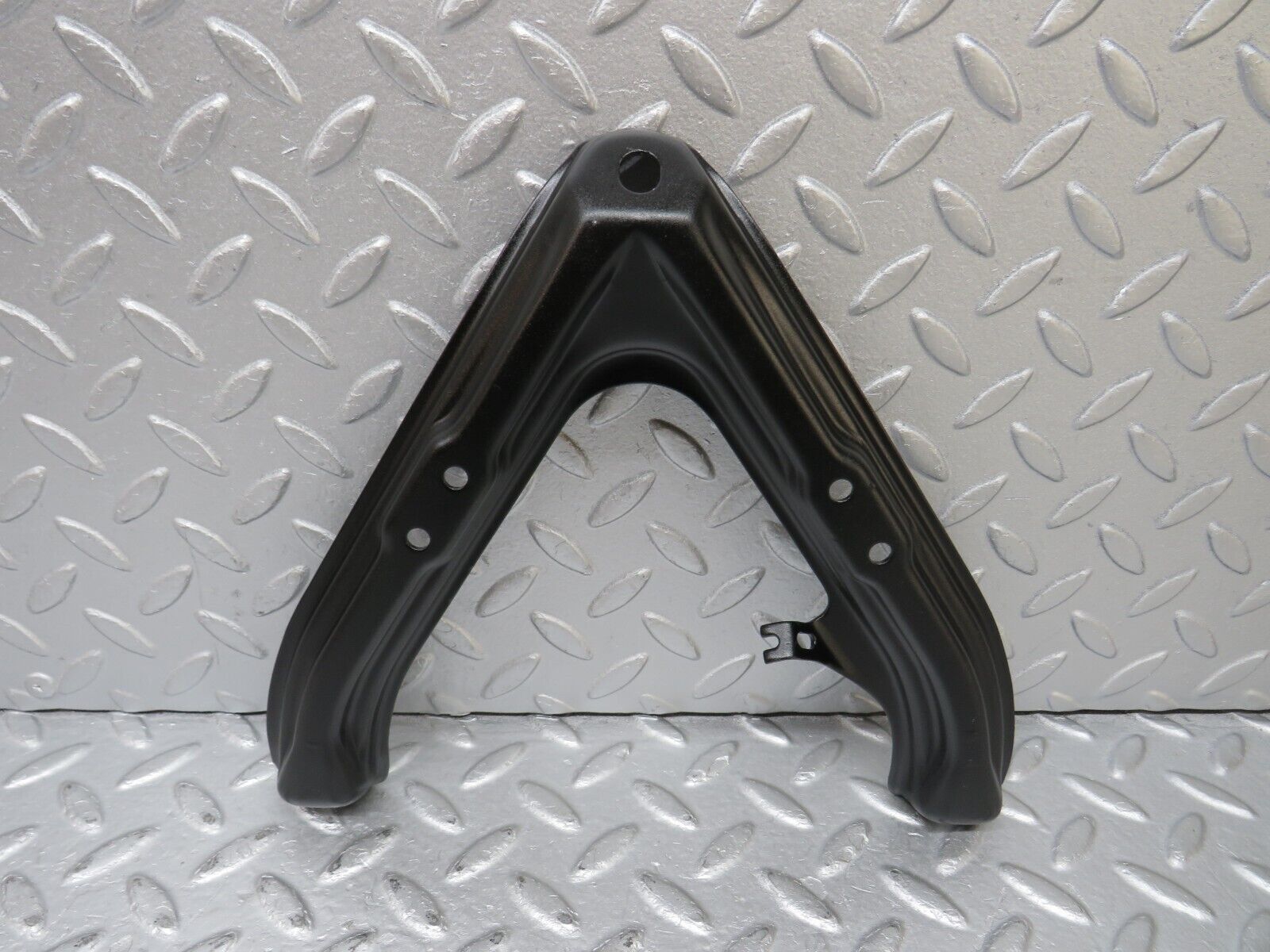 36773 Mercedes-Benz W201 190E 2.0L Air Intake Manifold Bracket