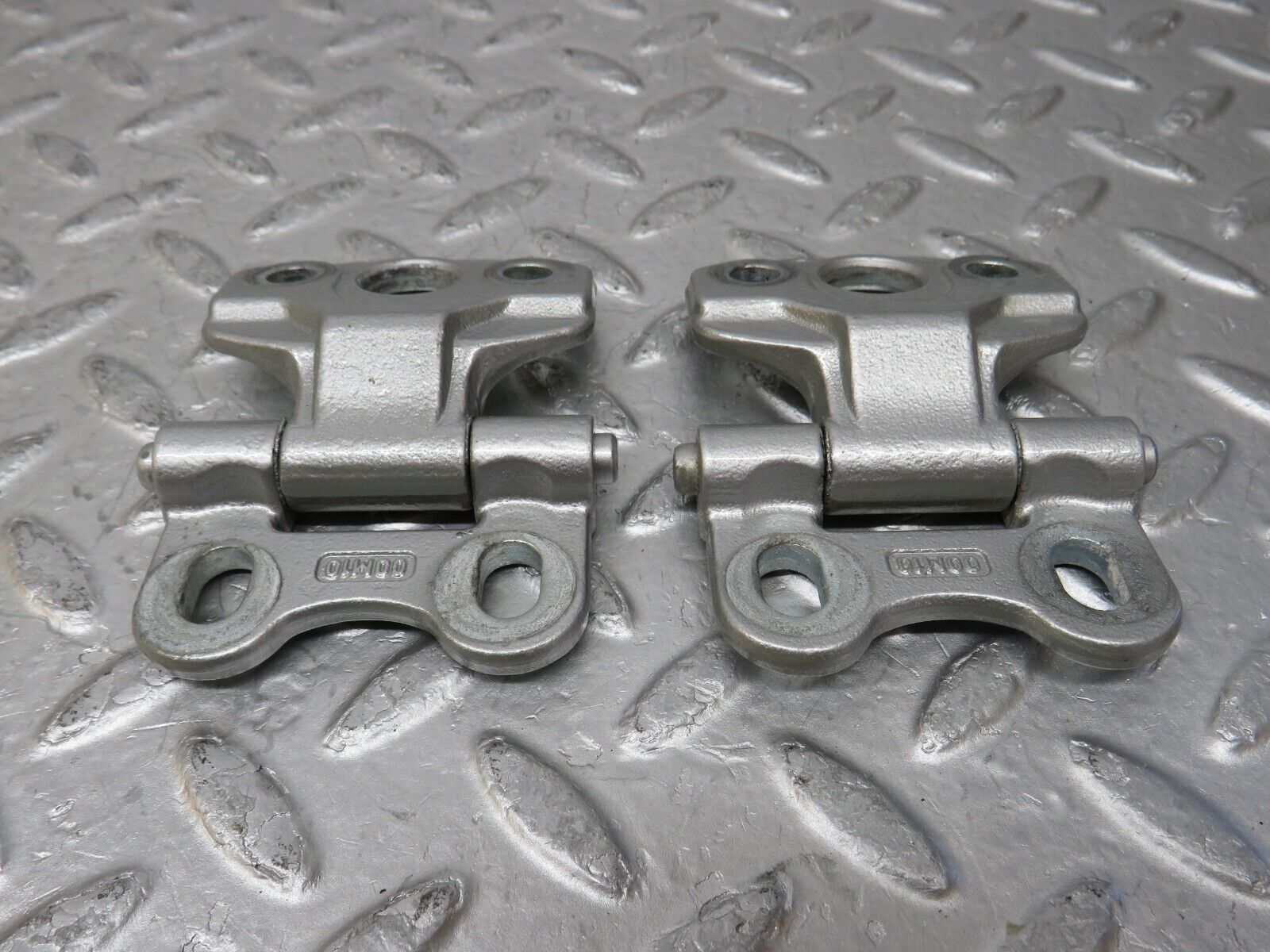 34914 Mercedes-Benz W210 320E Door Hinge Right Side