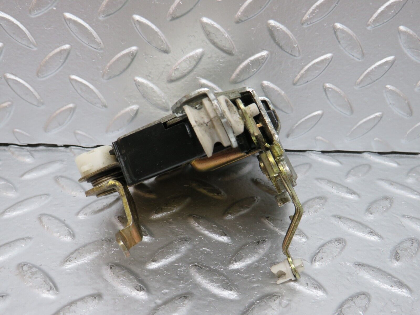 29344 Mercedes-Benz W124 230E Front Right Door Lock Mechanism