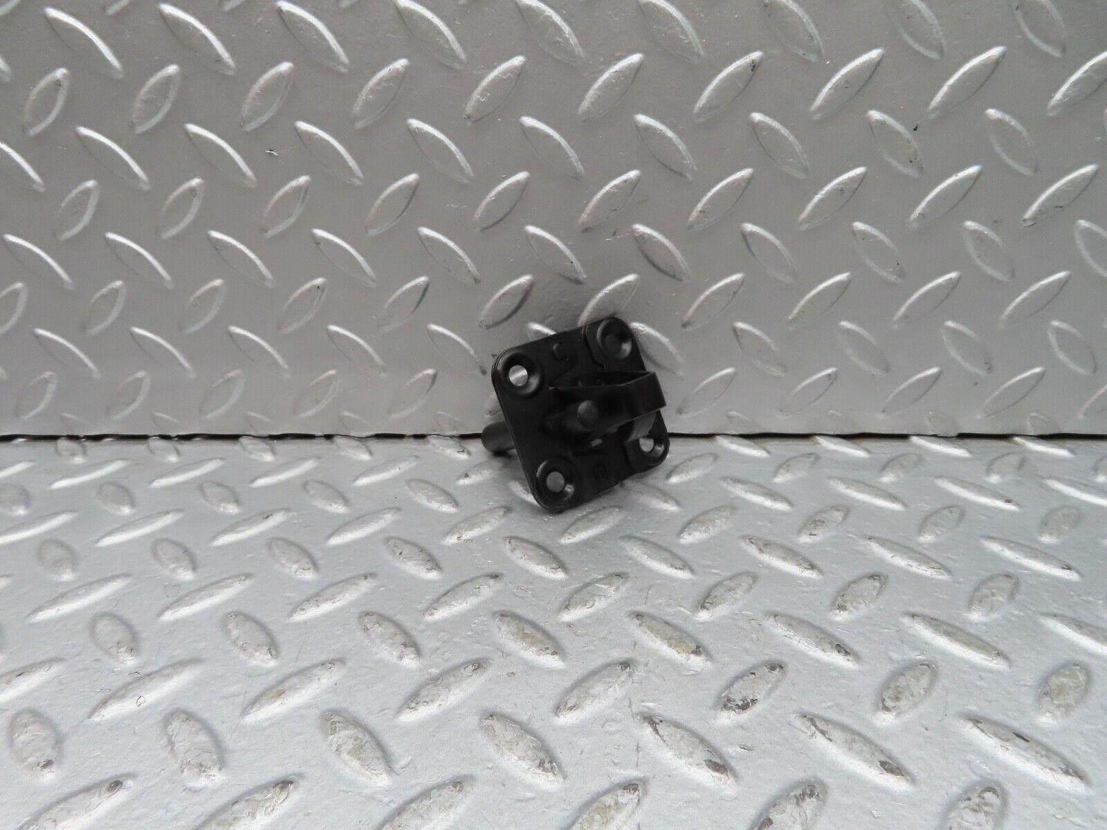 17059 Mercedes-Benz C123 280CE Coupe Bonnet Lock Catch