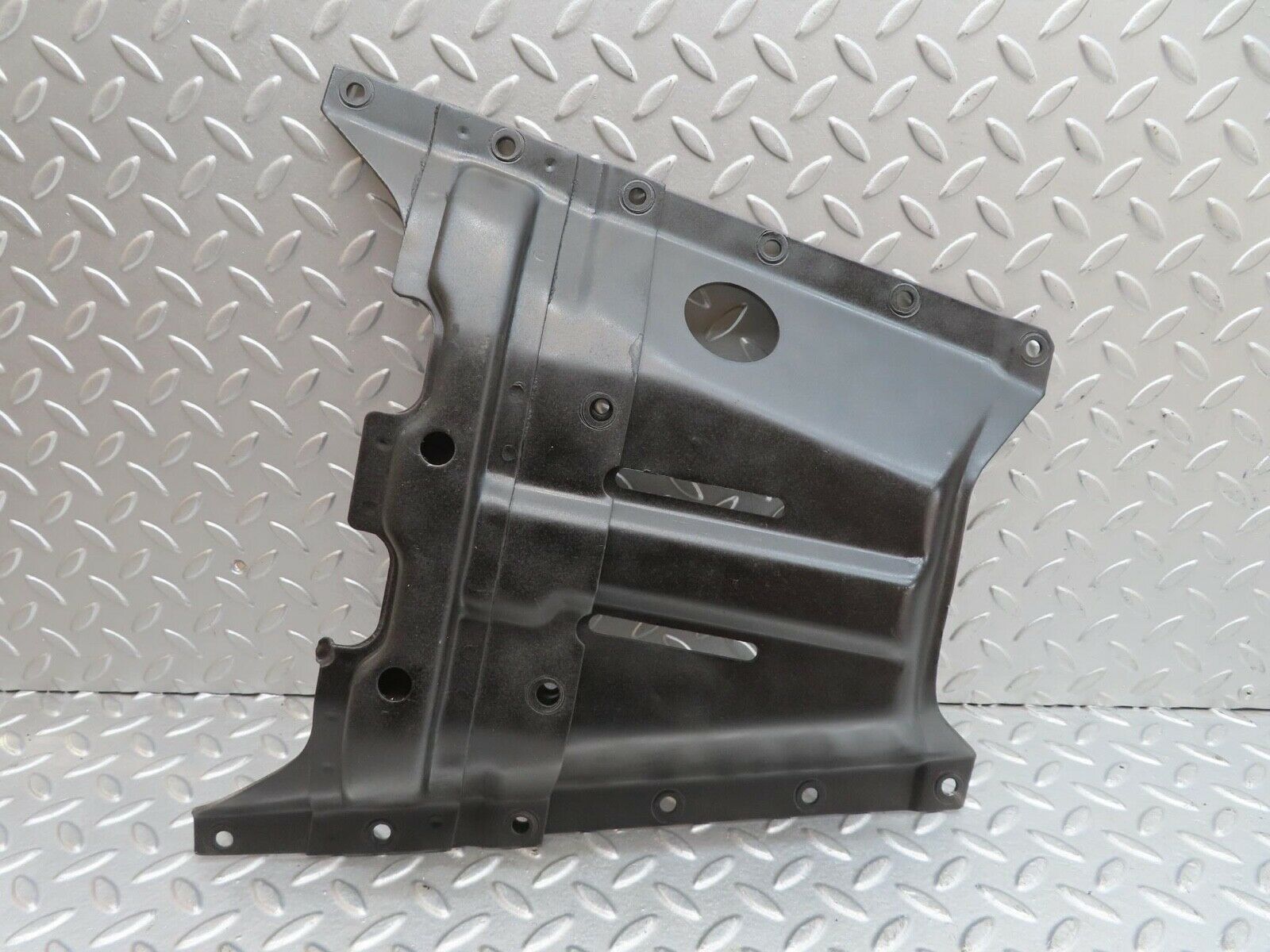 13879 Mercedes-Benz C107 280SLC Gearbox Mount Bracket