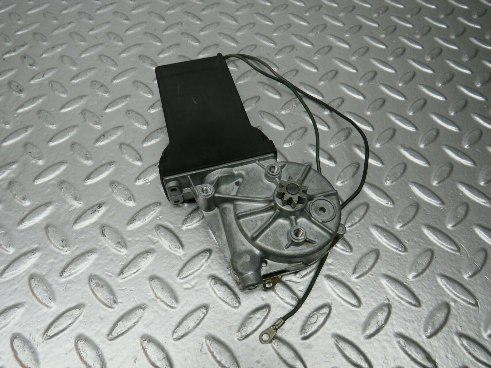 24560 Mercedes-Benz W108 Window Regulator Motor Rear Left 0132001101