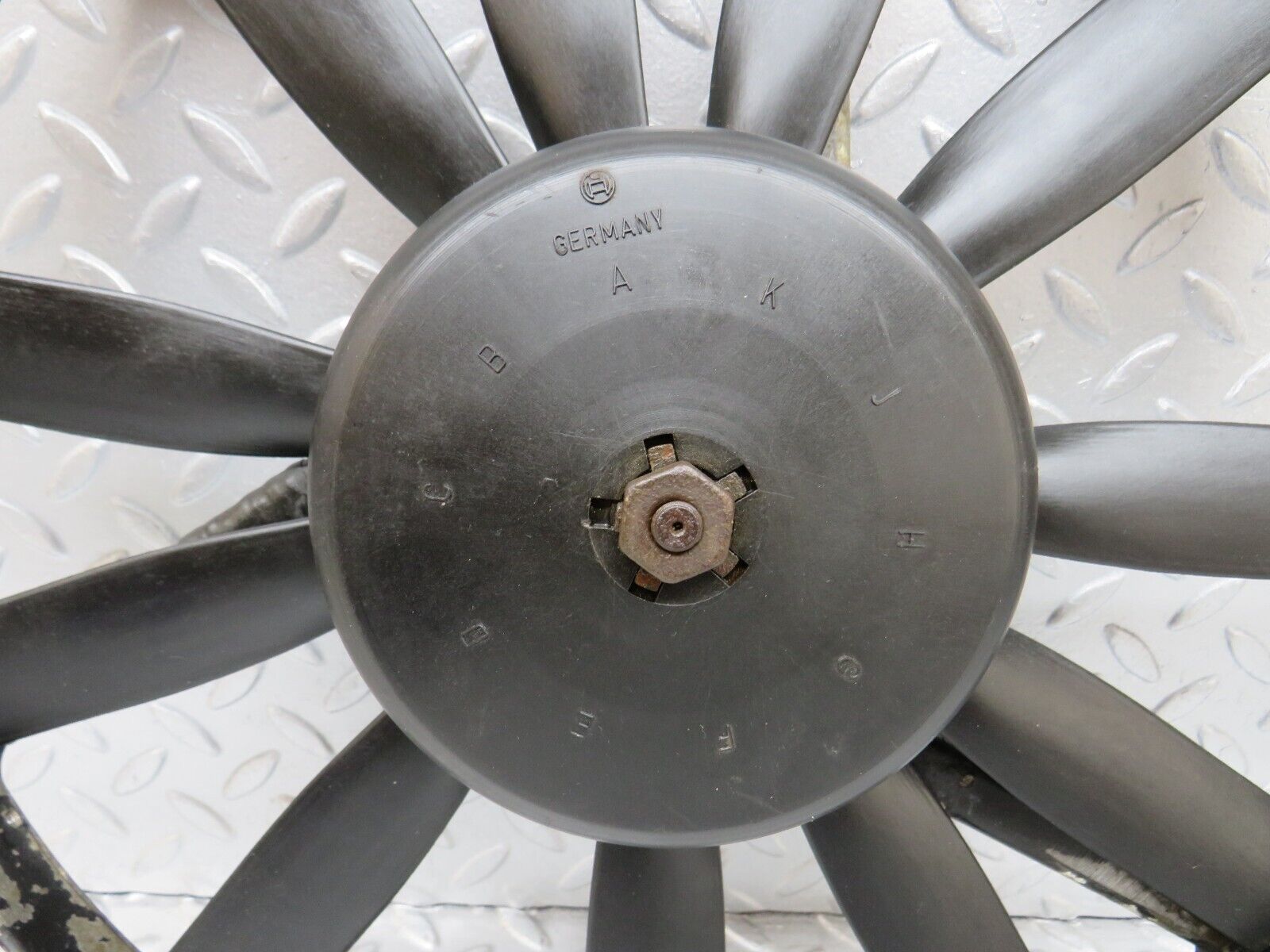 37152 Mercedes-Benz C126 420SEC Coupe Radiator Cooling Fan