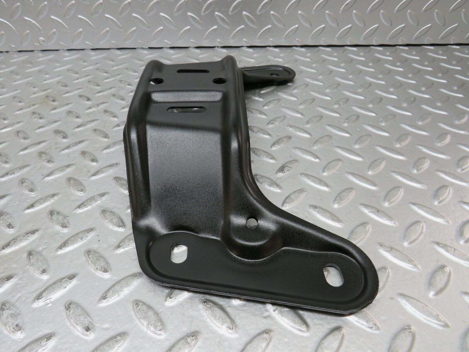 27437 Mercedes-Benz W123 280E Gearbox Mount Bracket