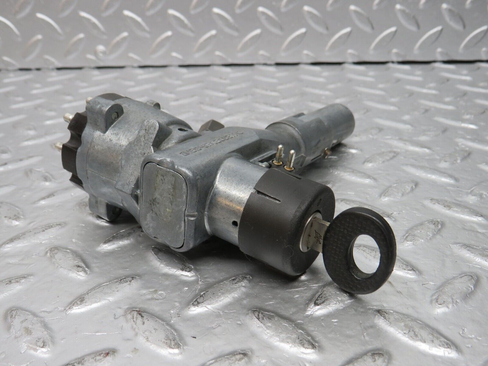 31073 Mercedes-Benz W123 200D Steering Lock Ignition Switch With Key