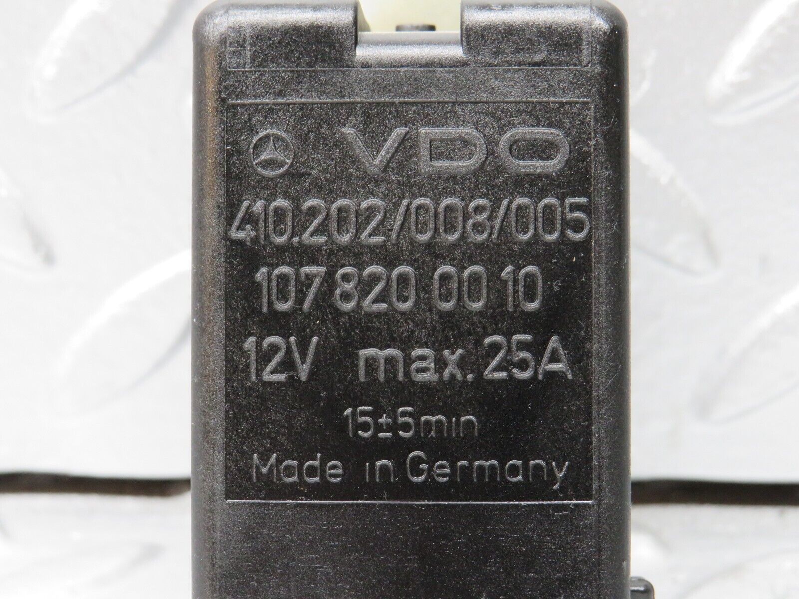 32011 Mercedes-Benz W123 230E Rear Heated Window Relay 1078200010